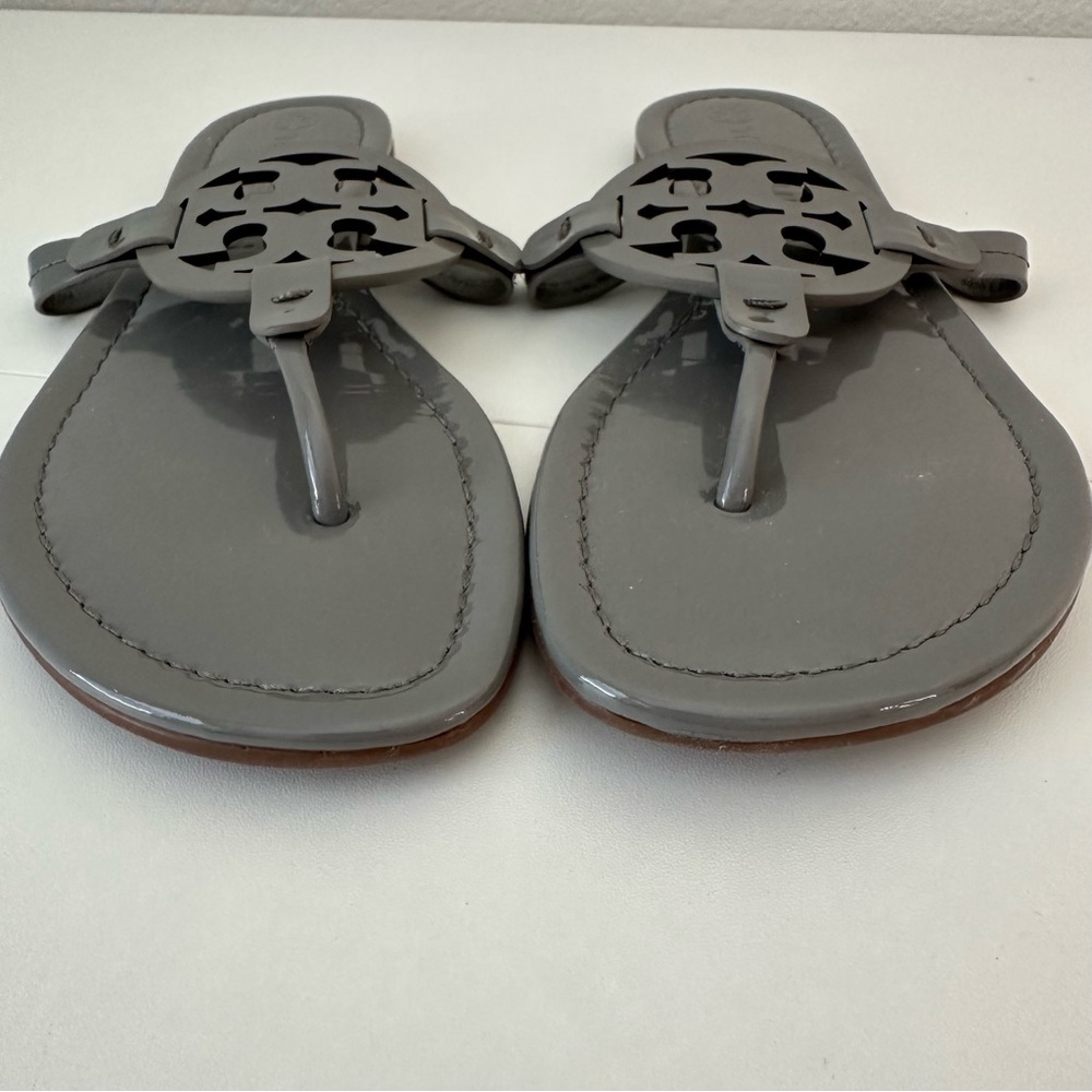 Tory Burch Miller Sandals Malta Gray Patent Leather Shoes Womens SZ US 9 - Picture 6 of 7
